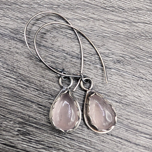 Everyday elegance: rose quartz earrings for all occasions.